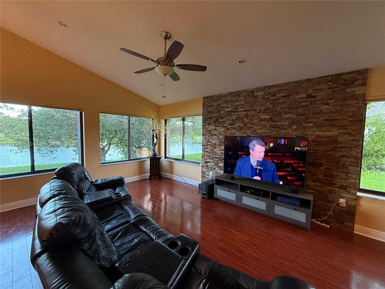 Small Image of 566 VILLAGE LAKE DRIVE, Weston Number 20