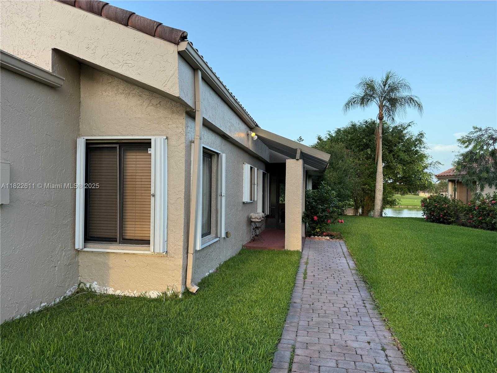 Small Image of 566 VILLAGE LAKE DRIVE, Weston Number 27
