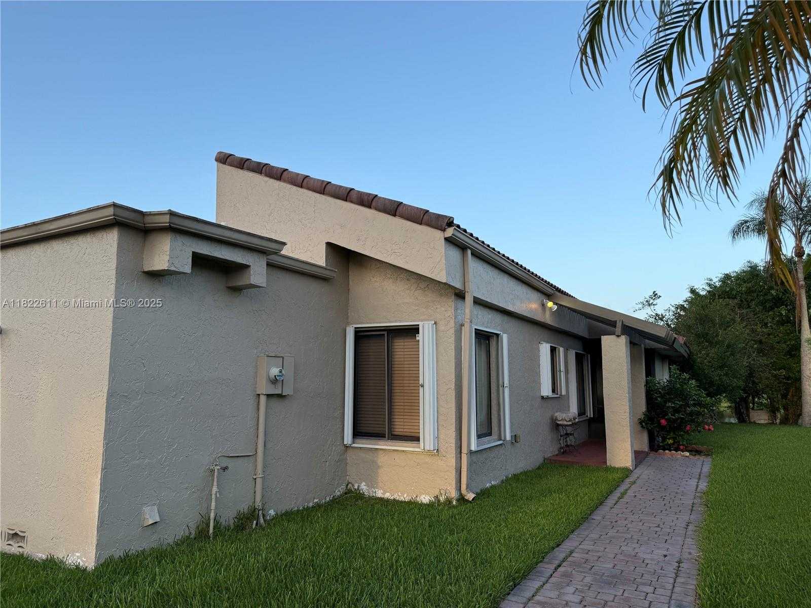 Small Image of 566 VILLAGE LAKE DRIVE, Weston Number 28