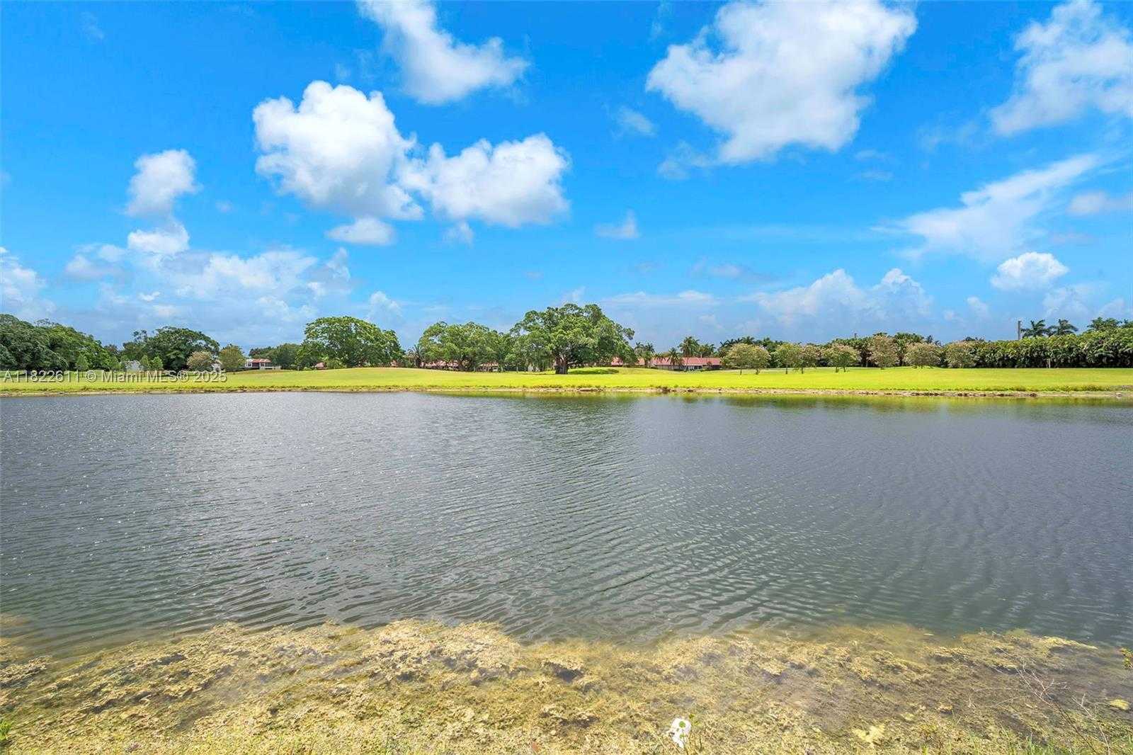 Small Image of 566 VILLAGE LAKE DRIVE, Weston Number 36