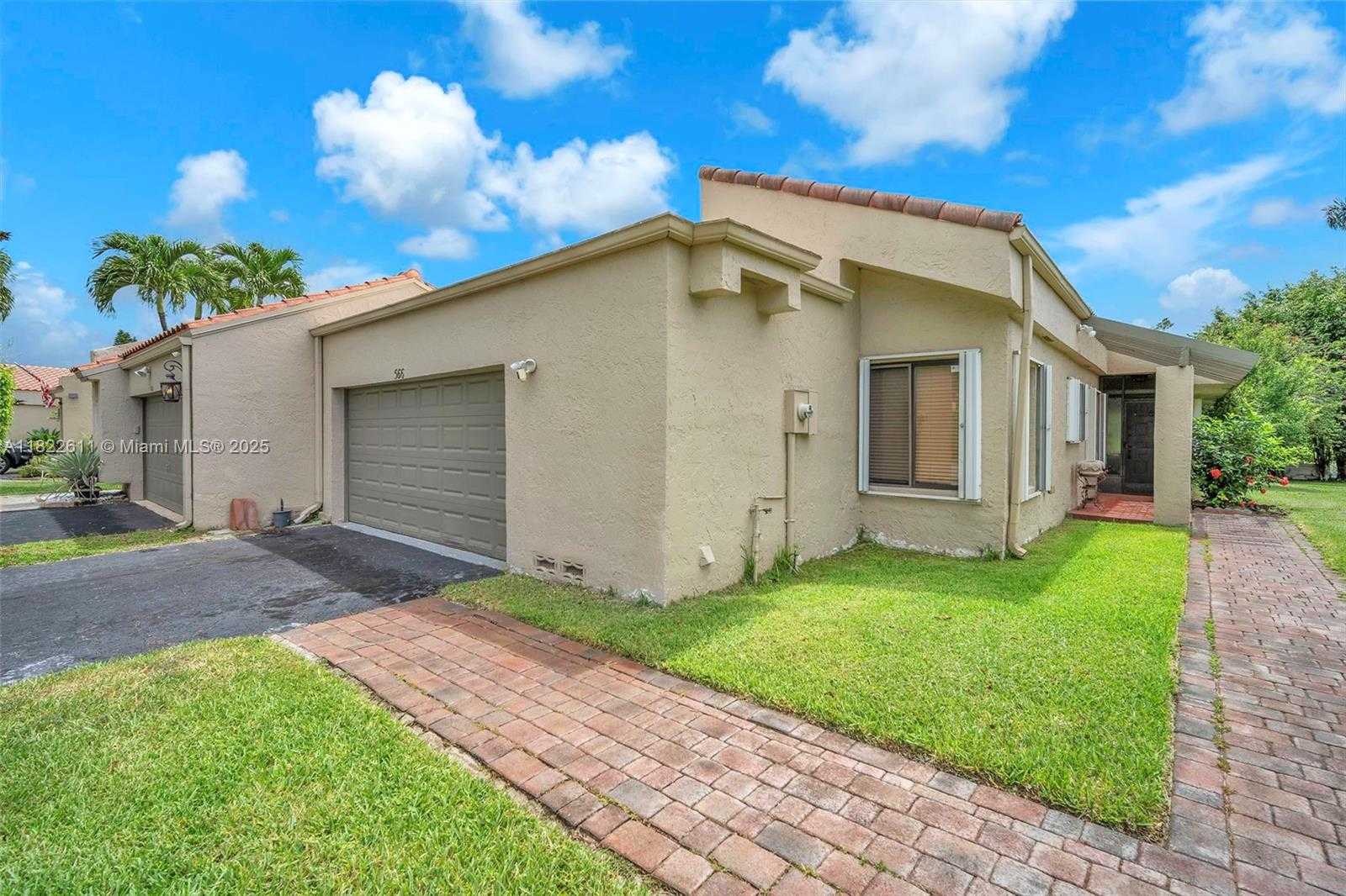 Small Image of 566 VILLAGE LAKE DRIVE, Weston Number 37