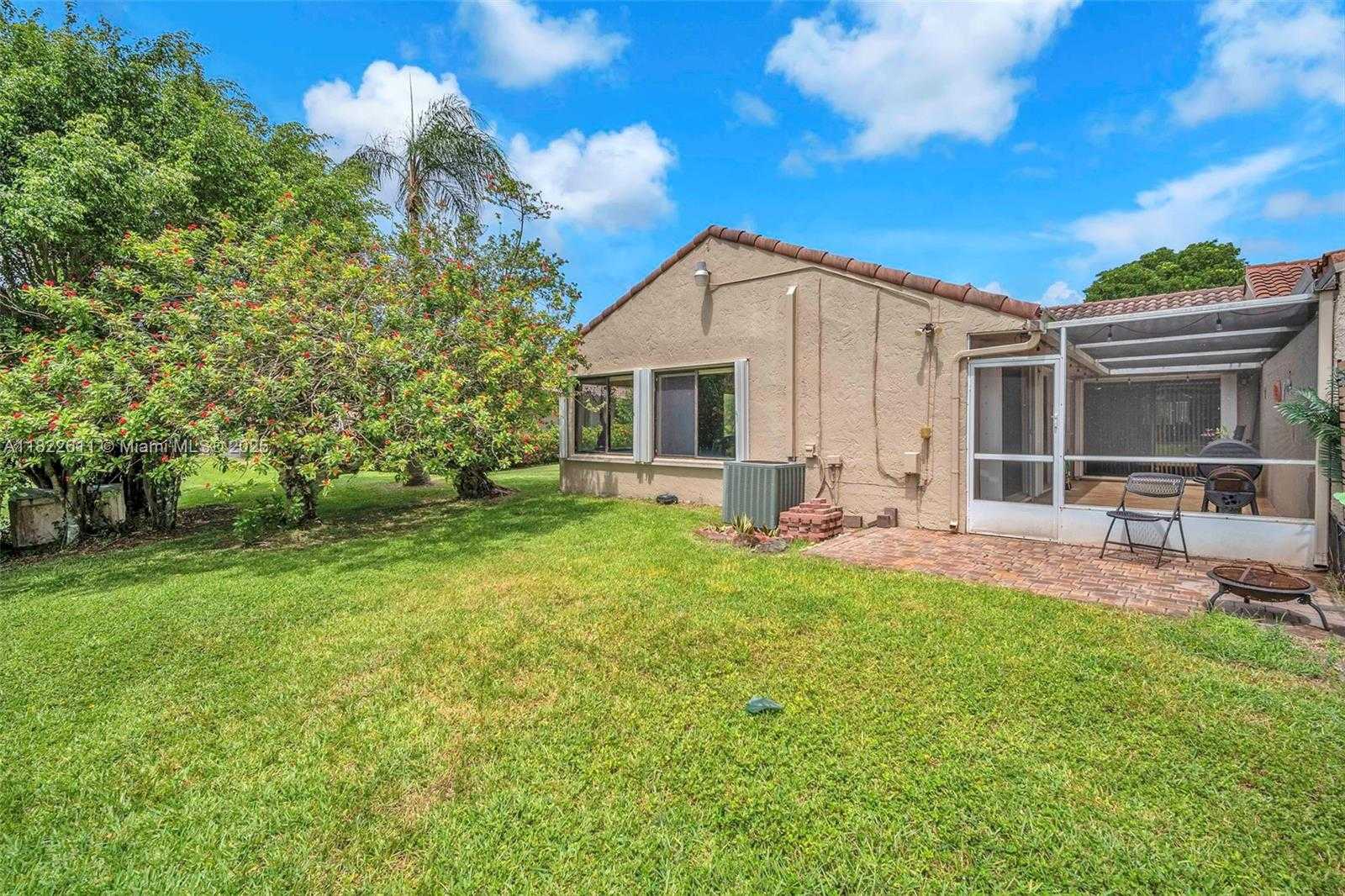Small Image of 566 VILLAGE LAKE DRIVE, Weston Number 39