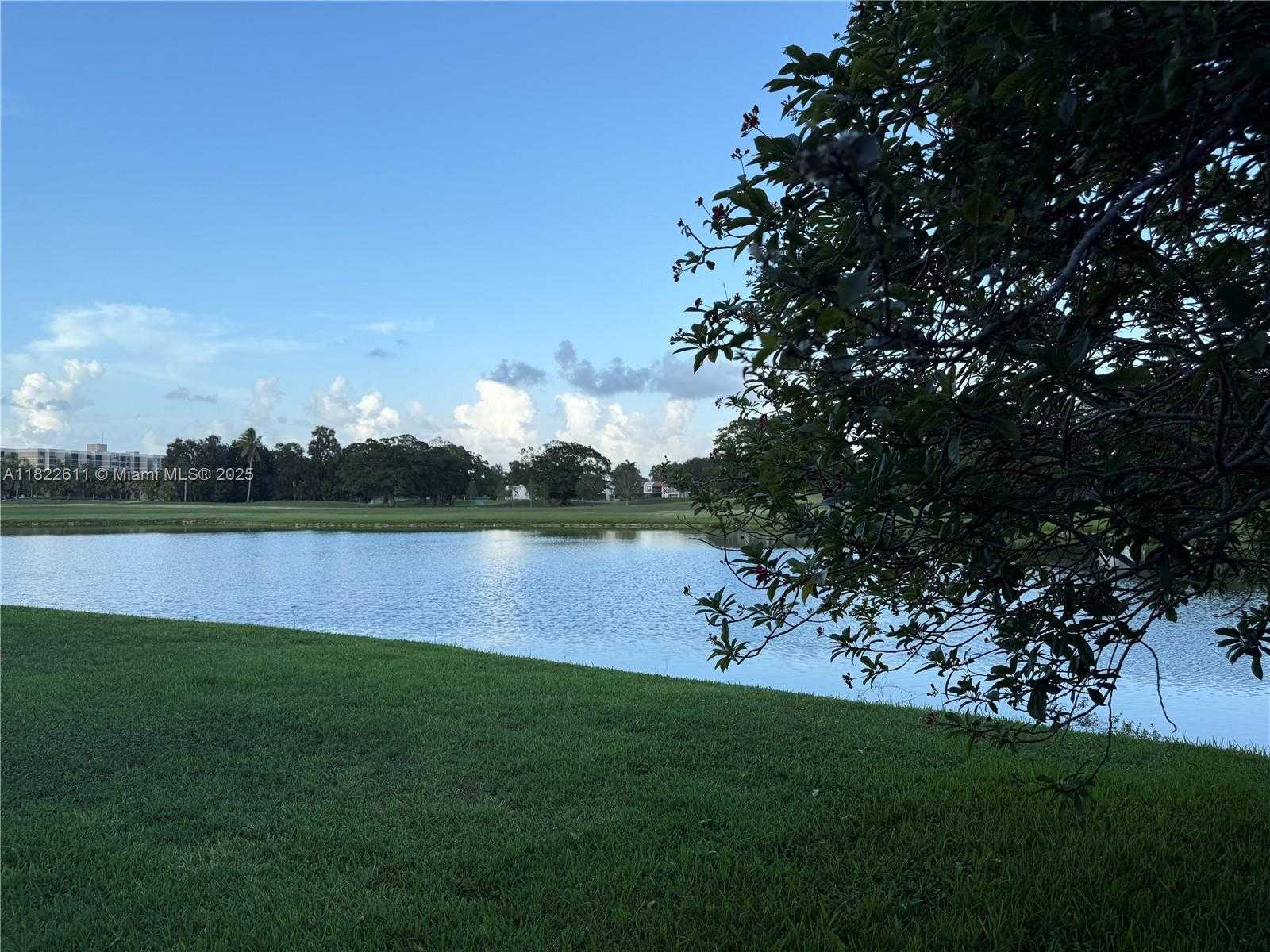 Small Image of 566 VILLAGE LAKE DRIVE, Weston Number 4