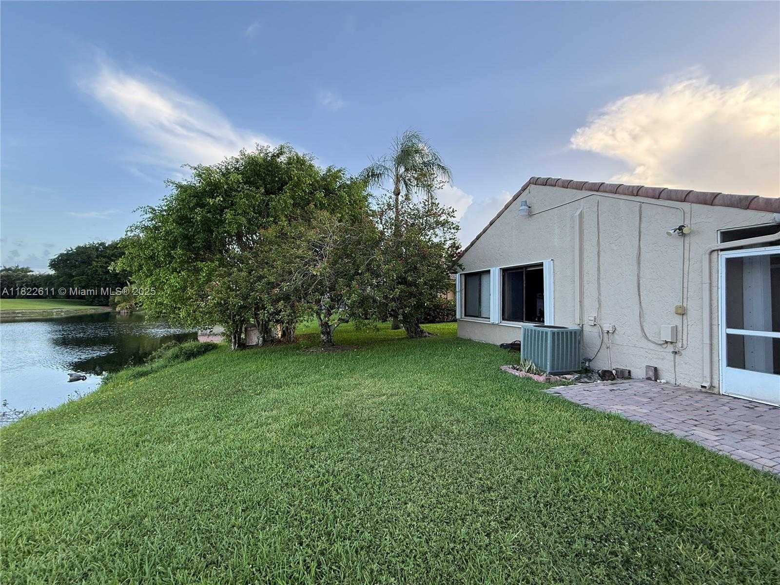 Small Image of 566 VILLAGE LAKE DRIVE, Weston Number 6