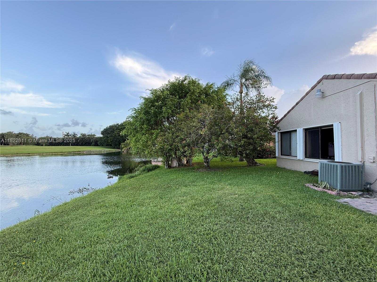 Small Image of 566 VILLAGE LAKE DRIVE, Weston Number 7
