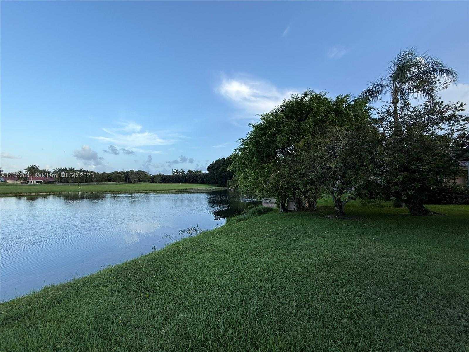 Small Image of 566 VILLAGE LAKE DRIVE, Weston Number 8