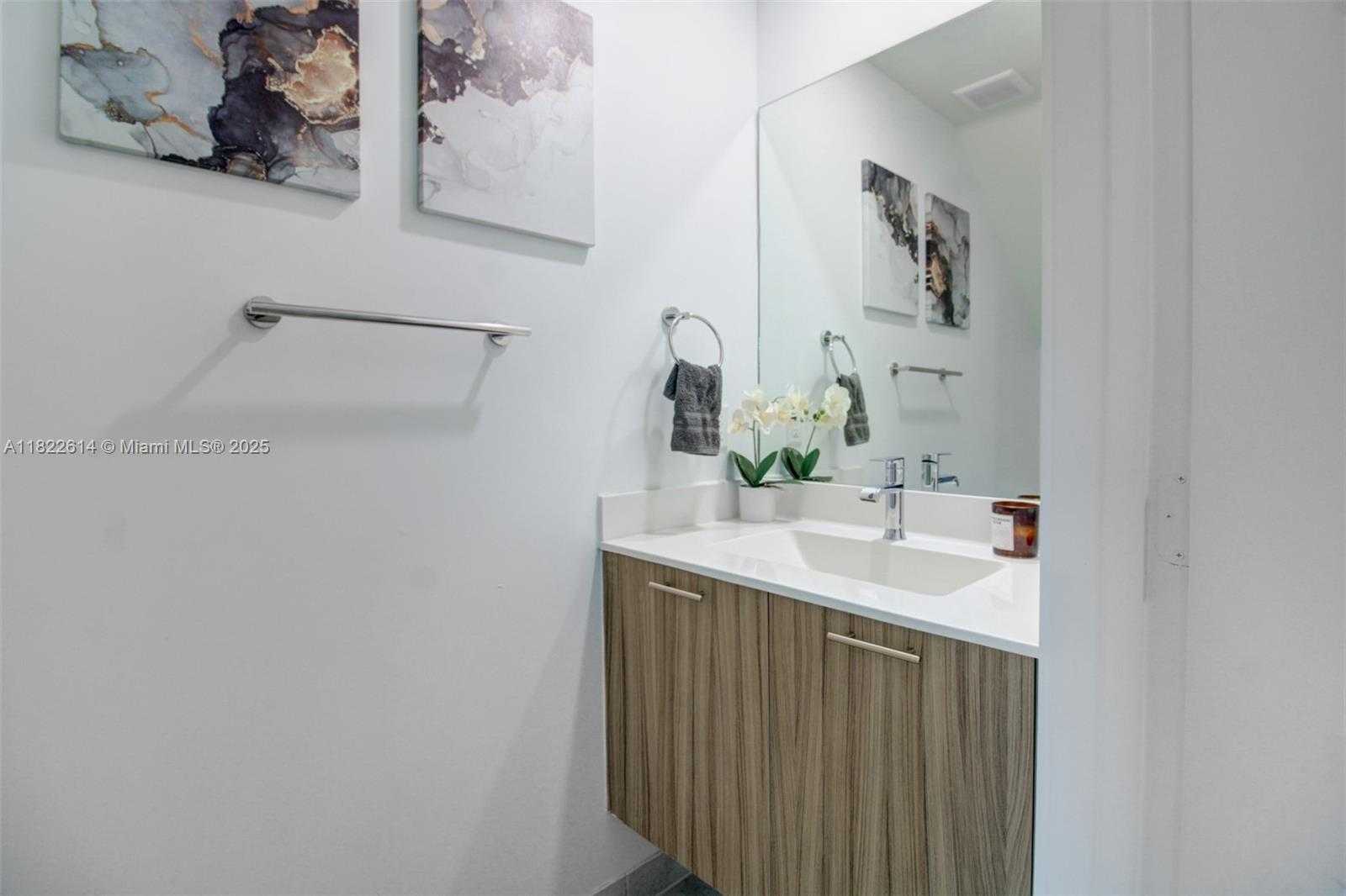 Small Image of 4809 NORTH WEST 83RD PKWY, Doral Number 12