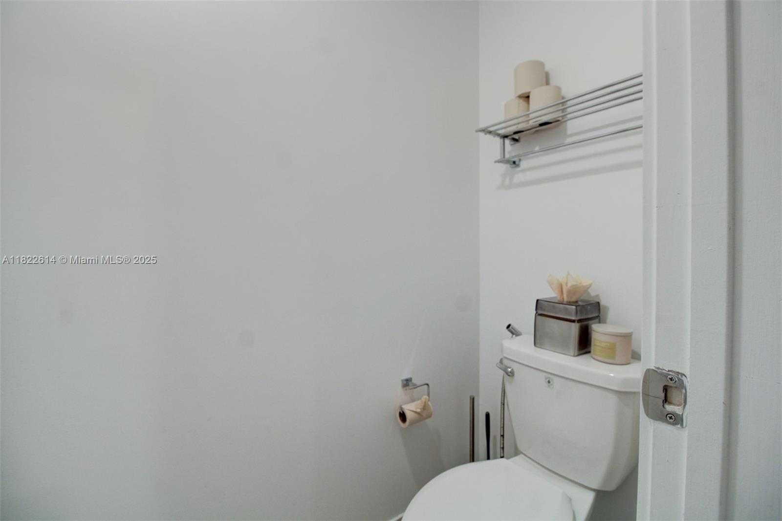 Small Image of 4809 NORTH WEST 83RD PKWY, Doral Number 18