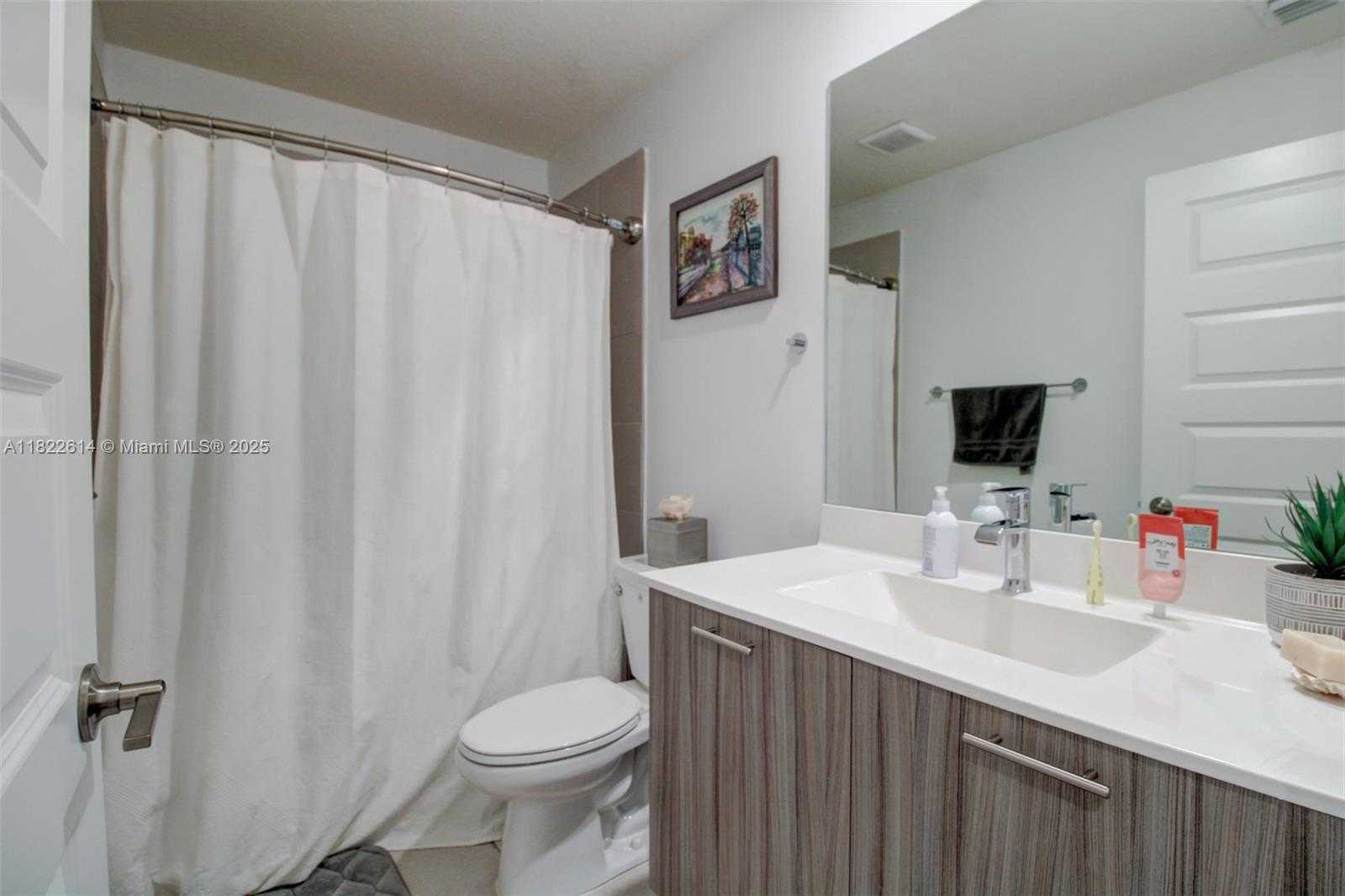 Small Image of 4809 NORTH WEST 83RD PKWY, Doral Number 23