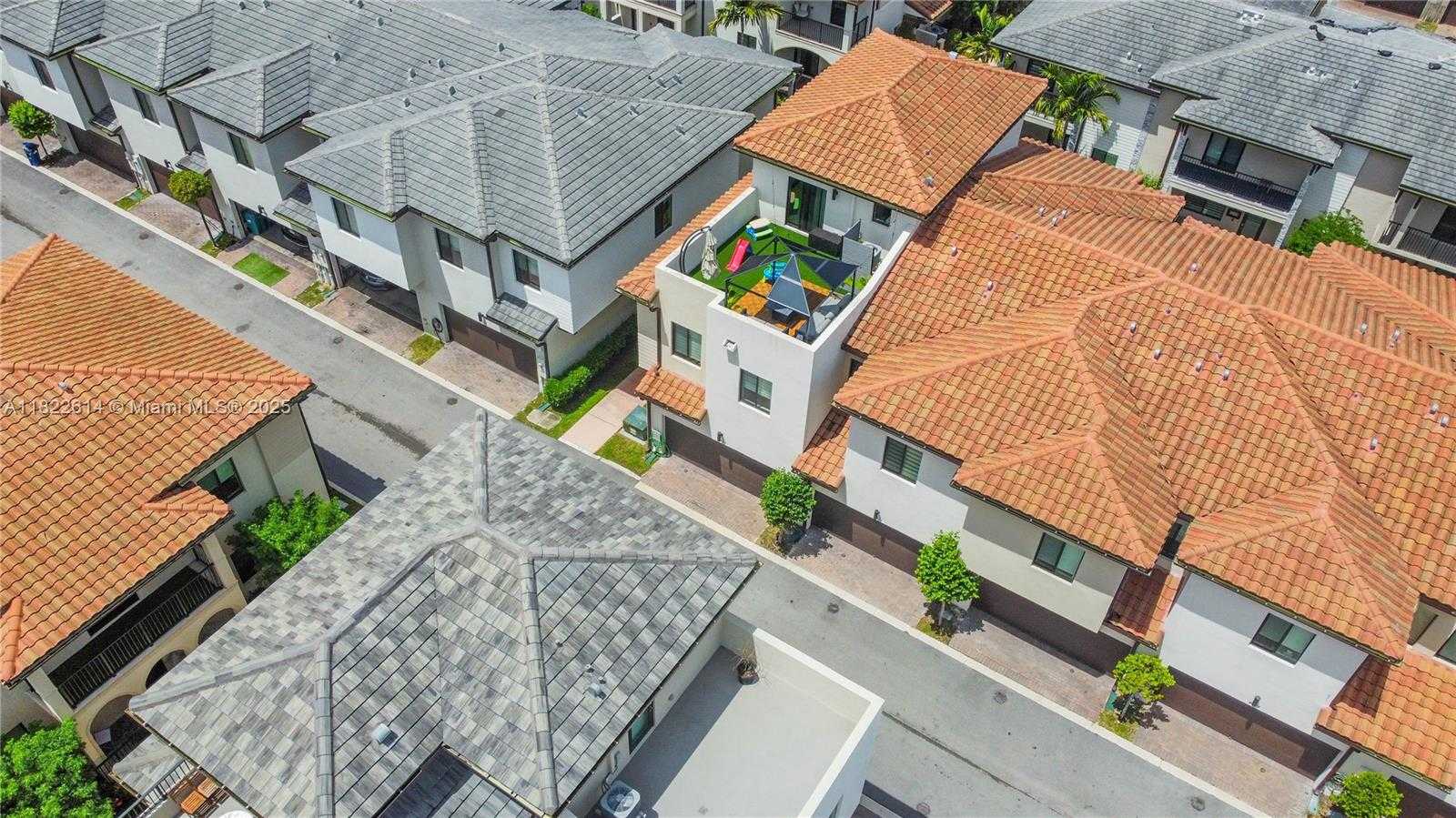 Small Image of 4809 NORTH WEST 83RD PKWY, Doral Number 3