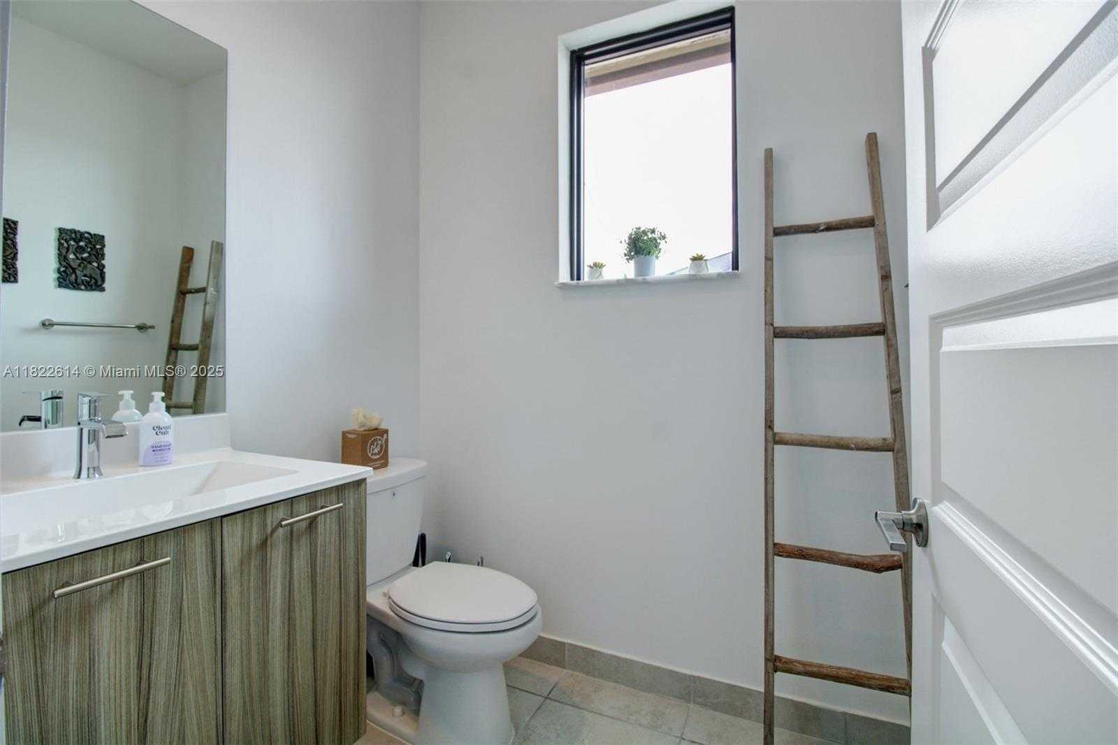 Small Image of 4809 NORTH WEST 83RD PKWY, Doral Number 31