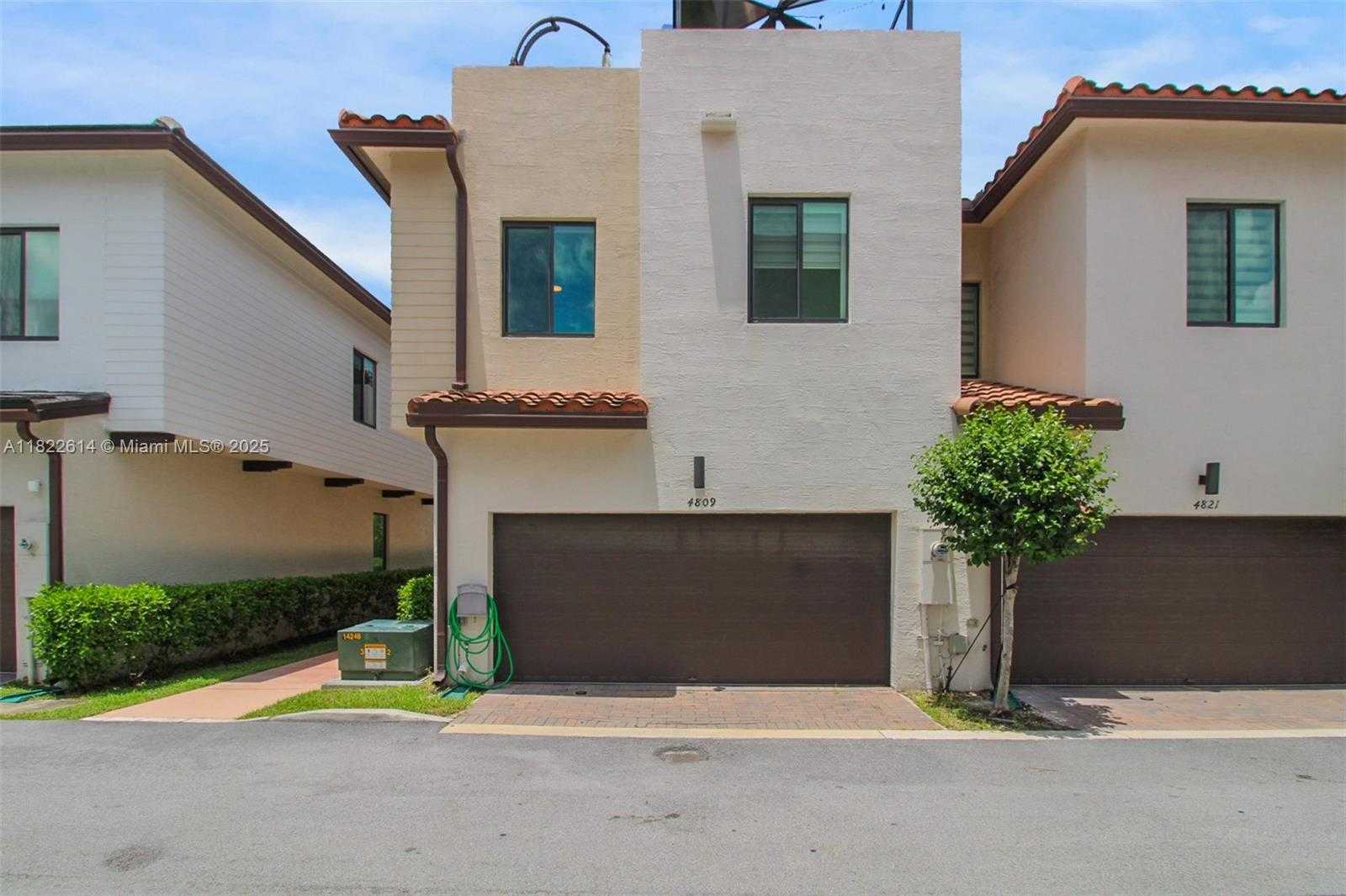 Small Image of 4809 NORTH WEST 83RD PKWY, Doral Number 32