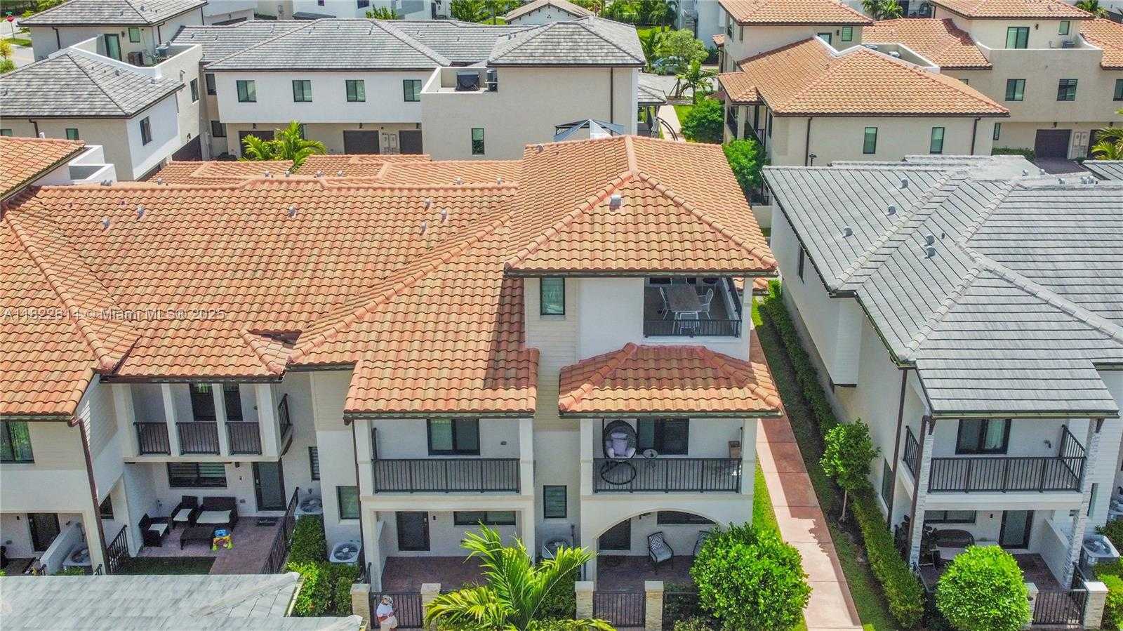 Small Image of 4809 NORTH WEST 83RD PKWY, Doral Number 34