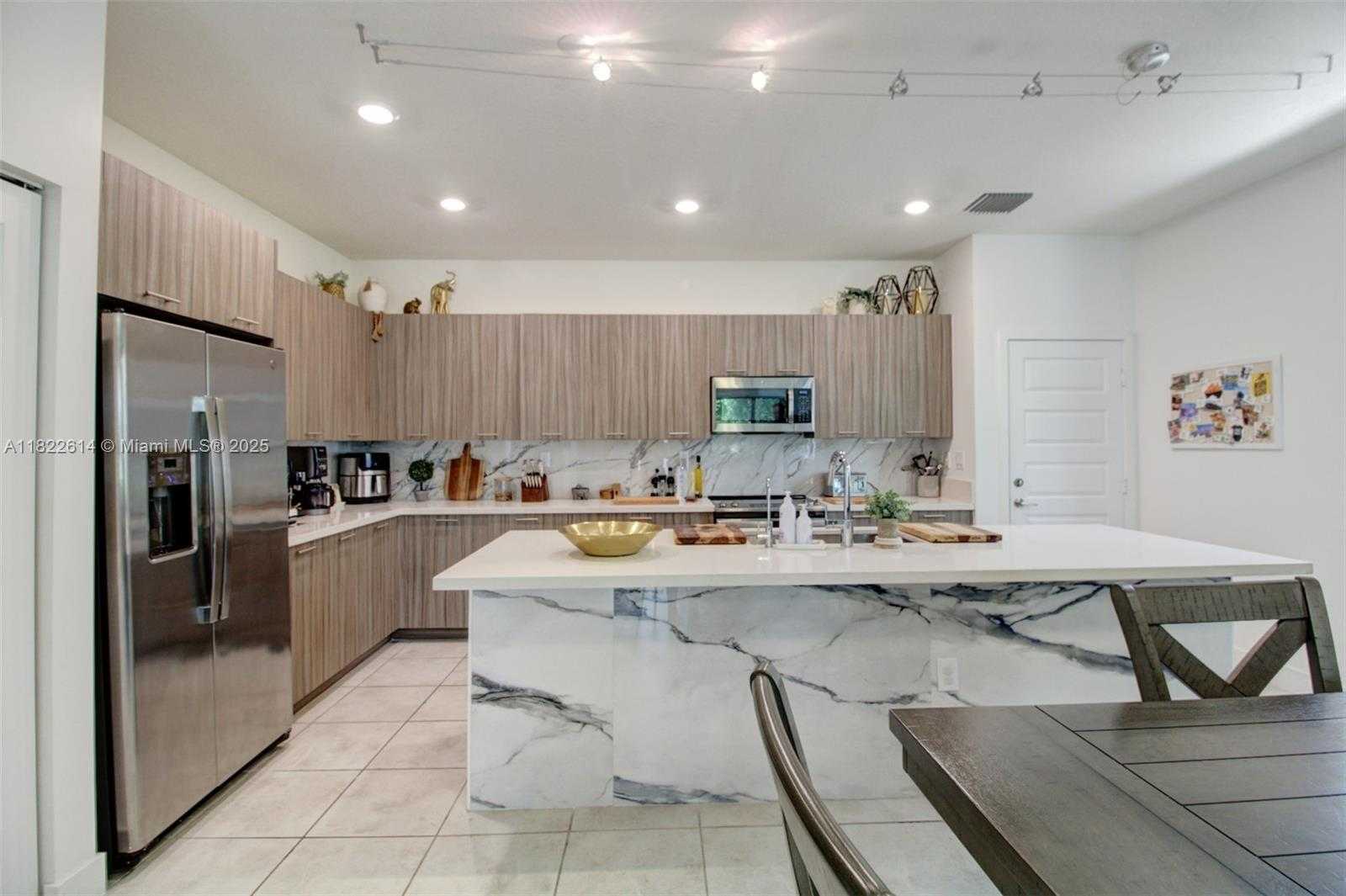 Small Image of 4809 NORTH WEST 83RD PKWY, Doral Number 7
