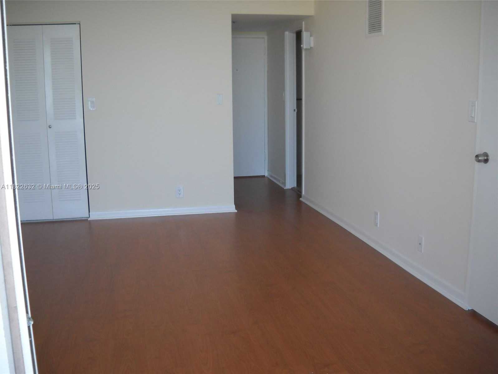 Small Image of 7601 EAST TREASURE DR #2114, North Bay Village Number 5