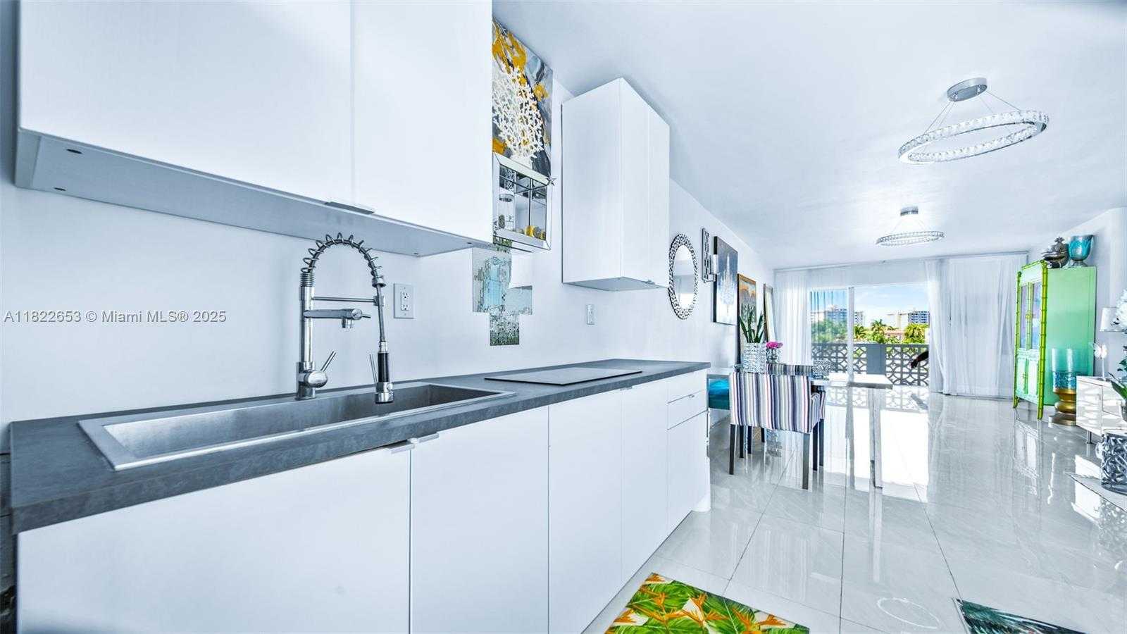 Small Image of 13105 IXORA CT #302, North Miami Number 11