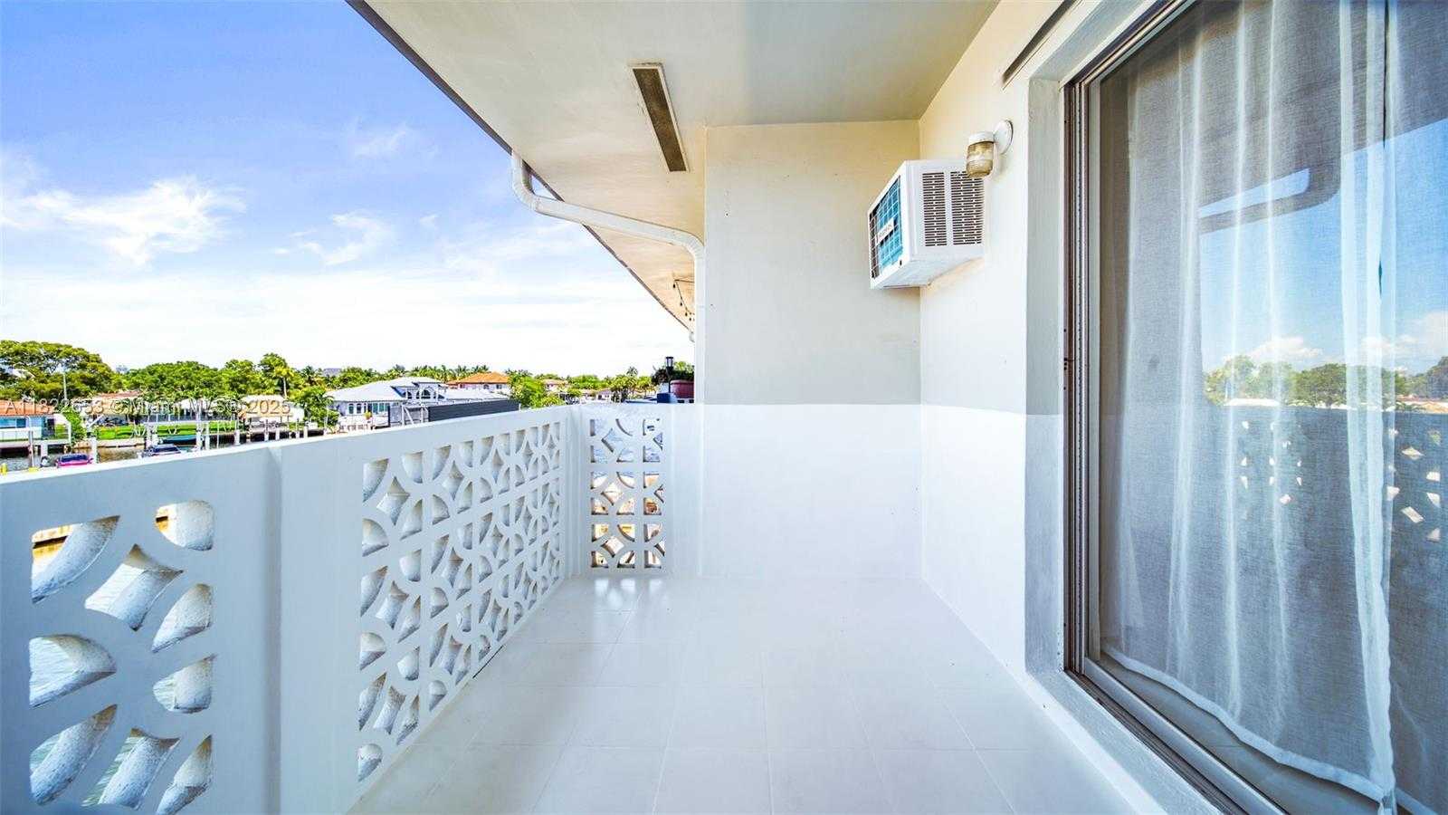 Small Image of 13105 IXORA CT #302, North Miami Number 14