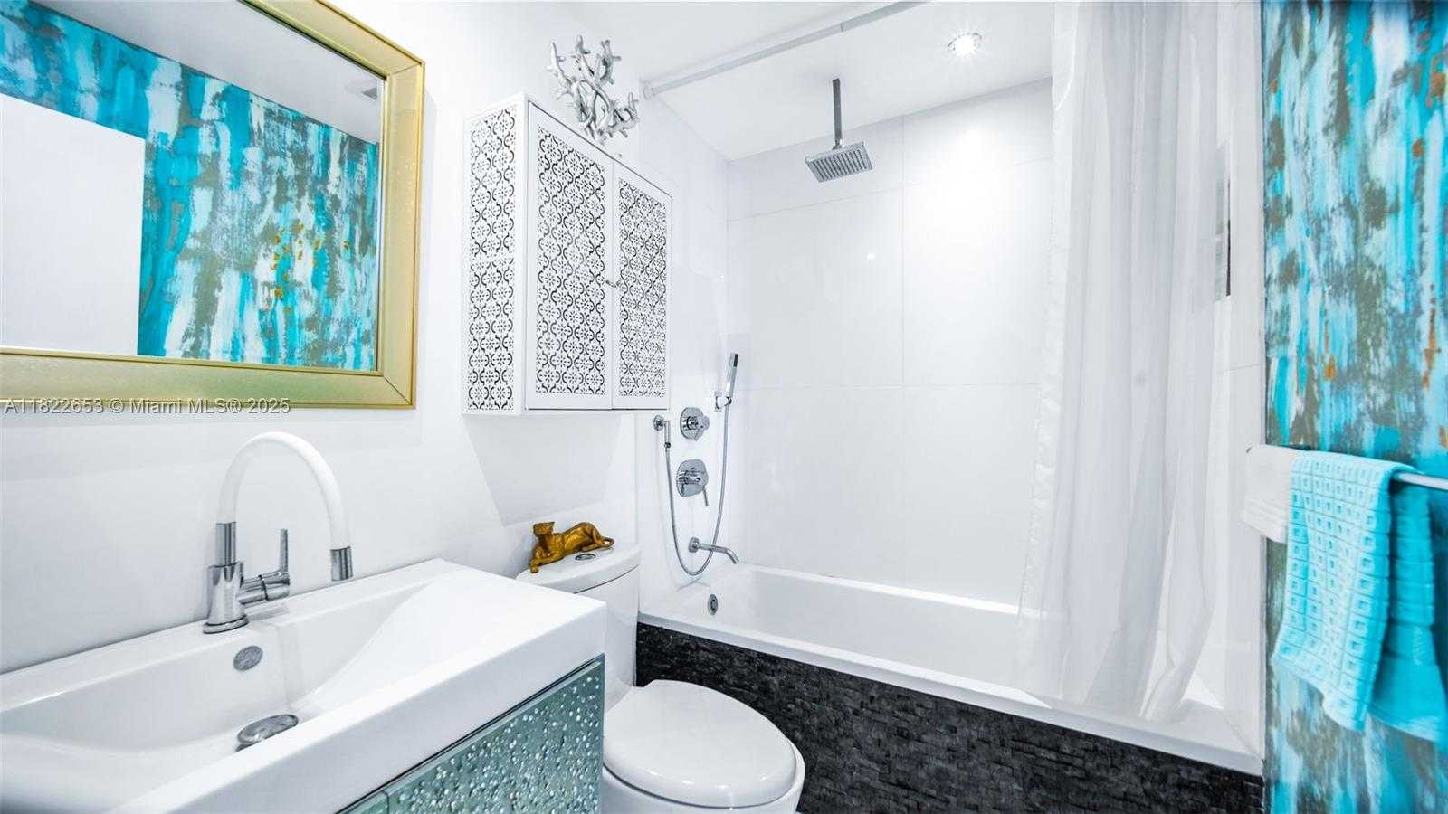 Small Image of 13105 IXORA CT #302, North Miami Number 16