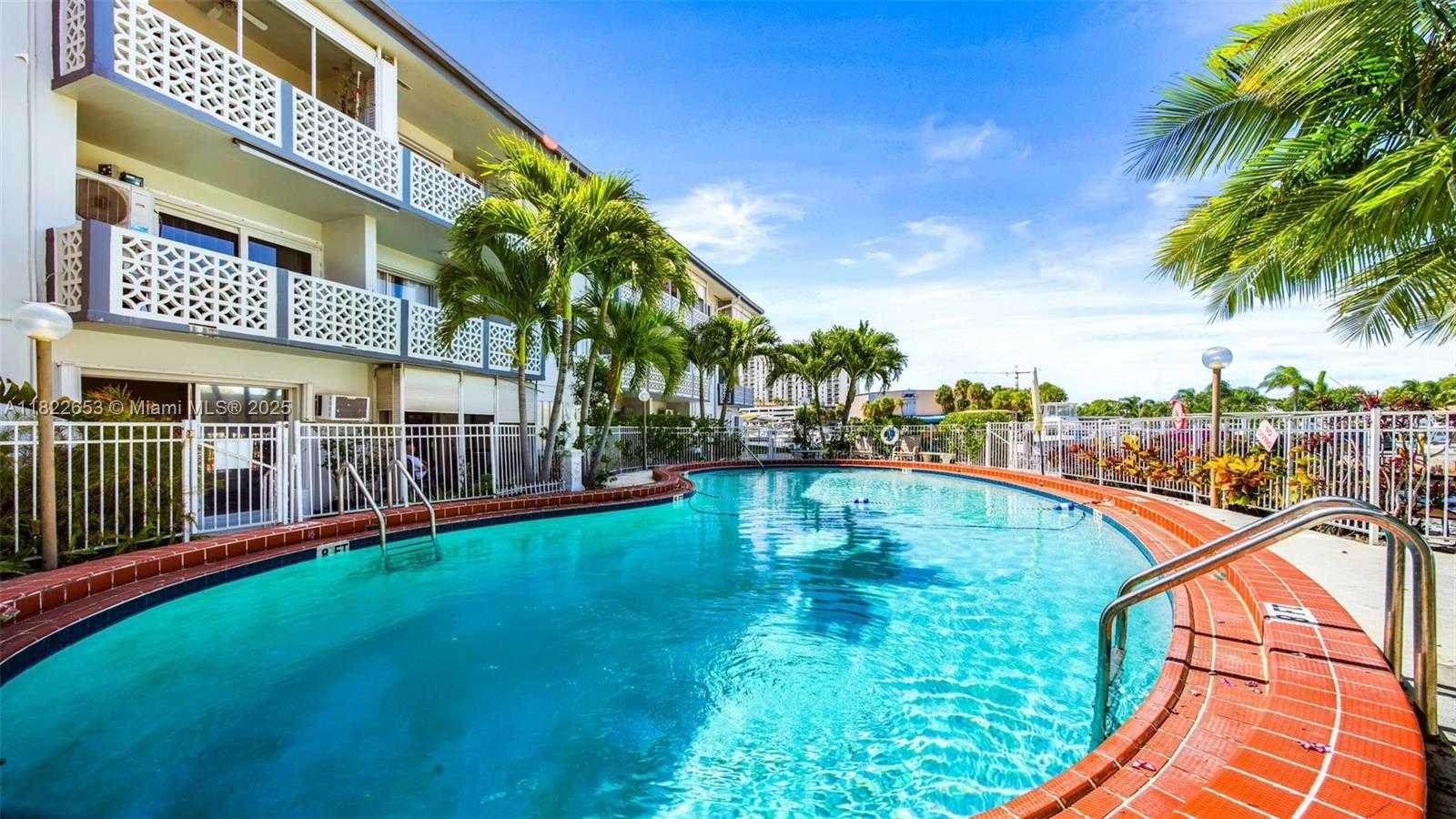 Small Image of 13105 IXORA CT #302, North Miami Number 21