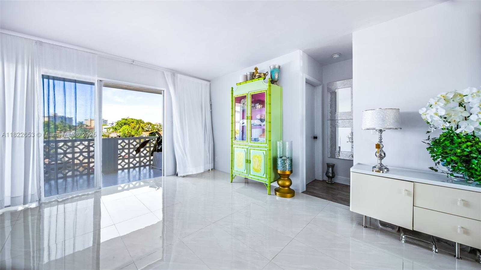 Small Image of 13105 IXORA CT #302, North Miami Number 3