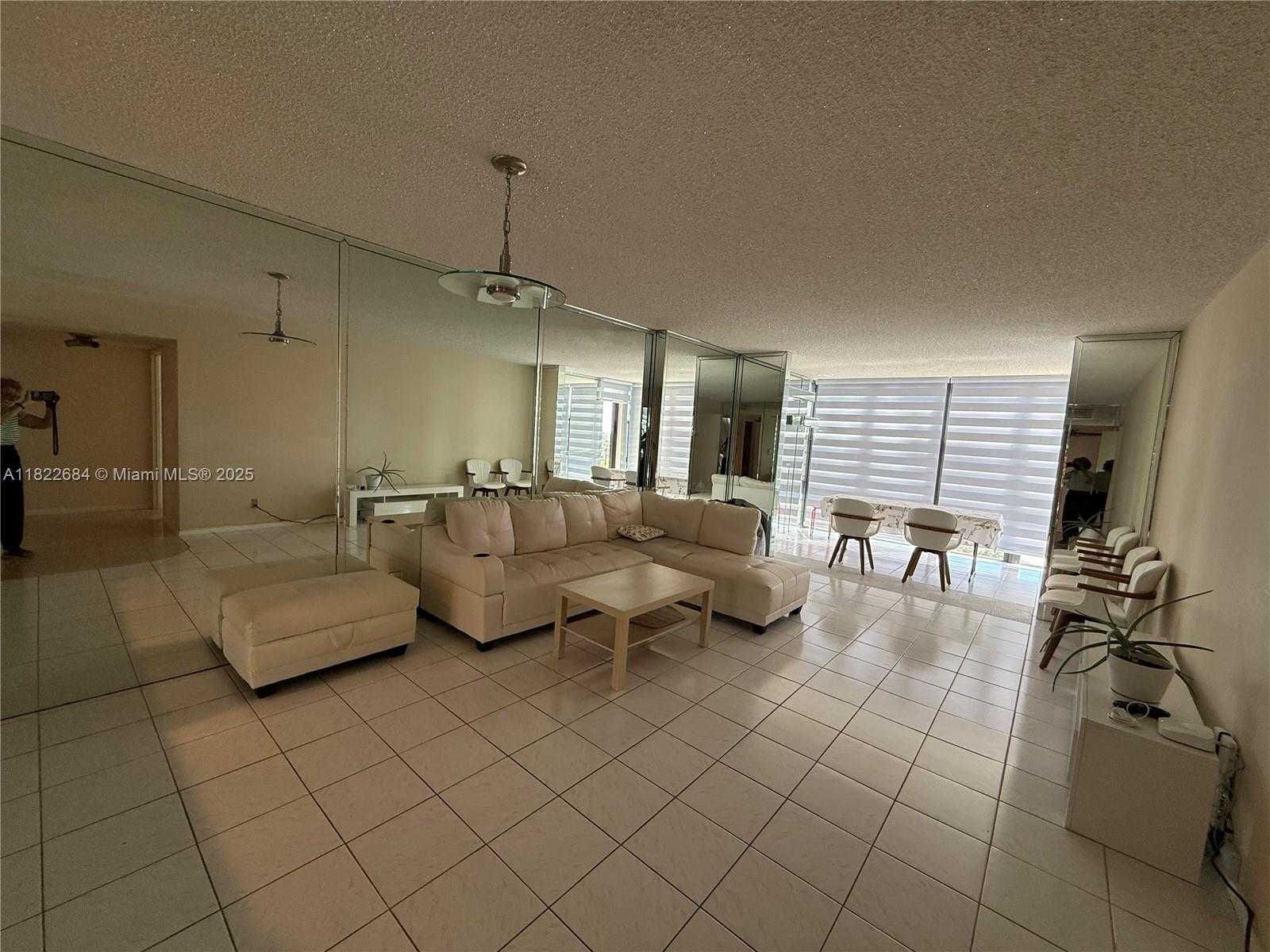 Small Image of 1000 PARKVIEW DR #905, Hallandale Beach Number 2