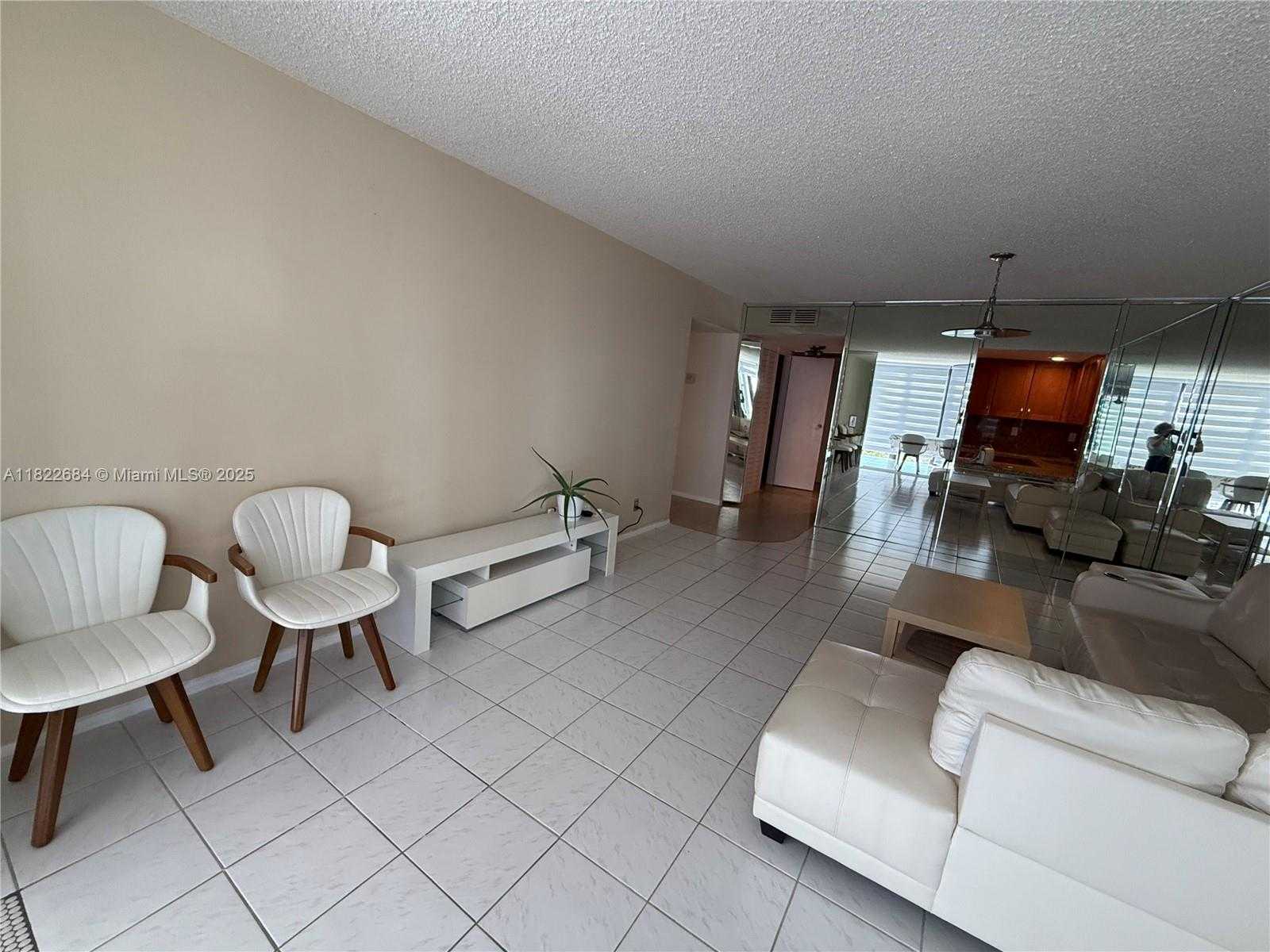 Small Image of 1000 PARKVIEW DR #905, Hallandale Beach Number 3