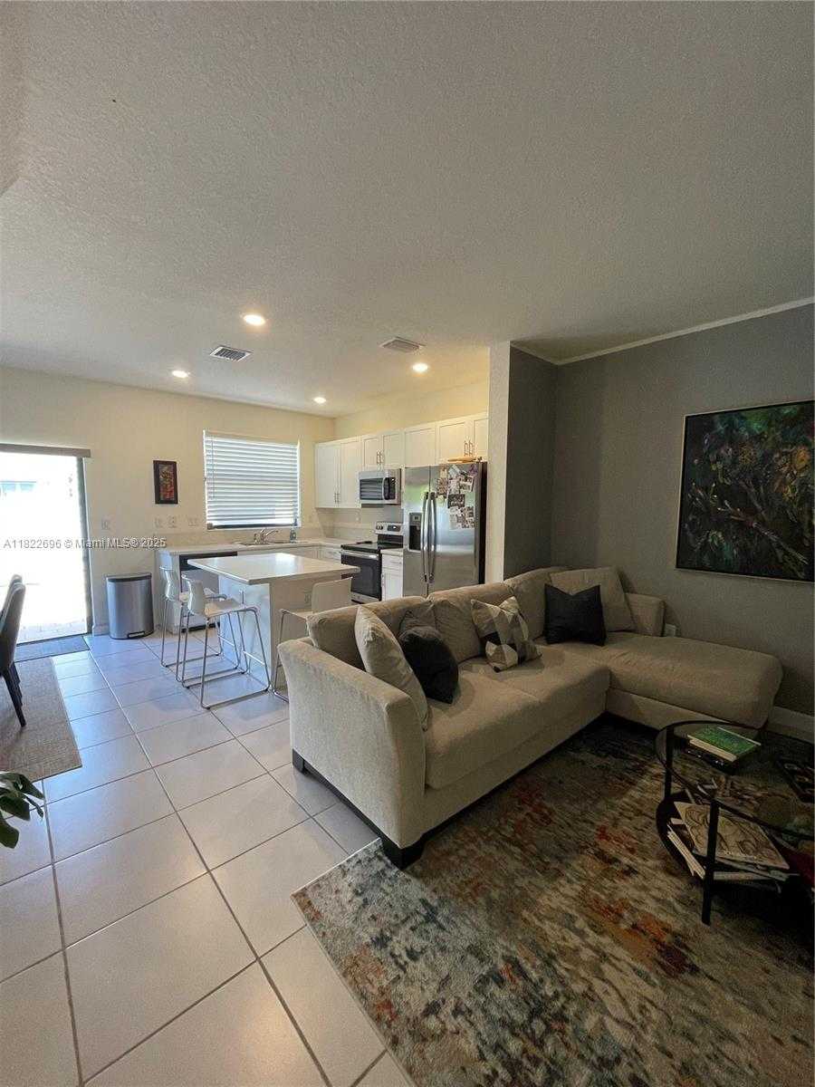 Small Image of 10586 WEST 33RD CT #10586, Hialeah Number 13