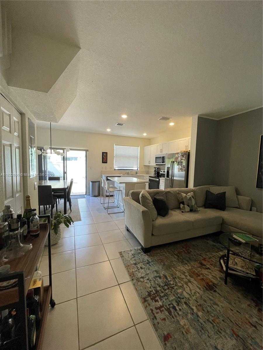 Small Image of 10586 WEST 33RD CT #10586, Hialeah Number 14