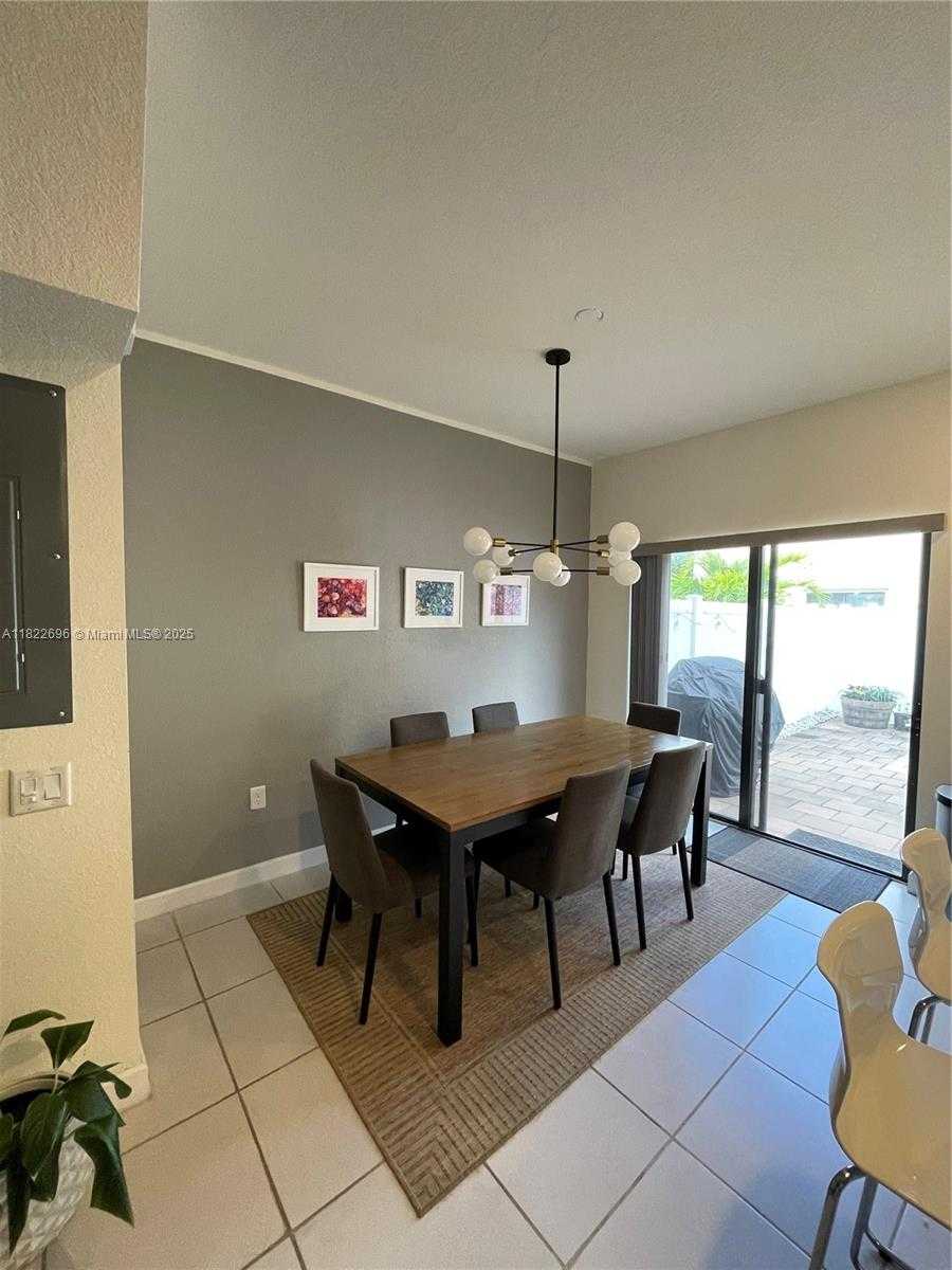 Small Image of 10586 WEST 33RD CT #10586, Hialeah Number 16