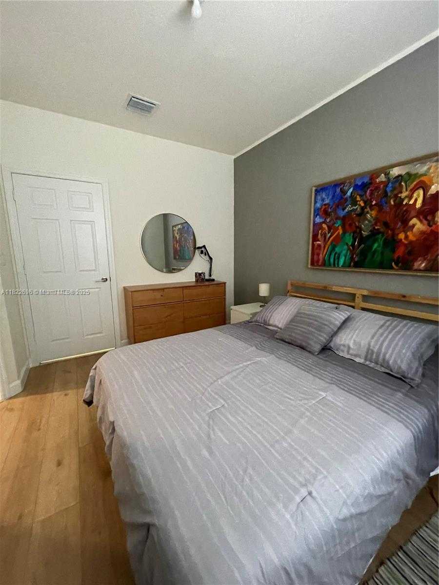Small Image of 10586 WEST 33RD CT #10586, Hialeah Number 19