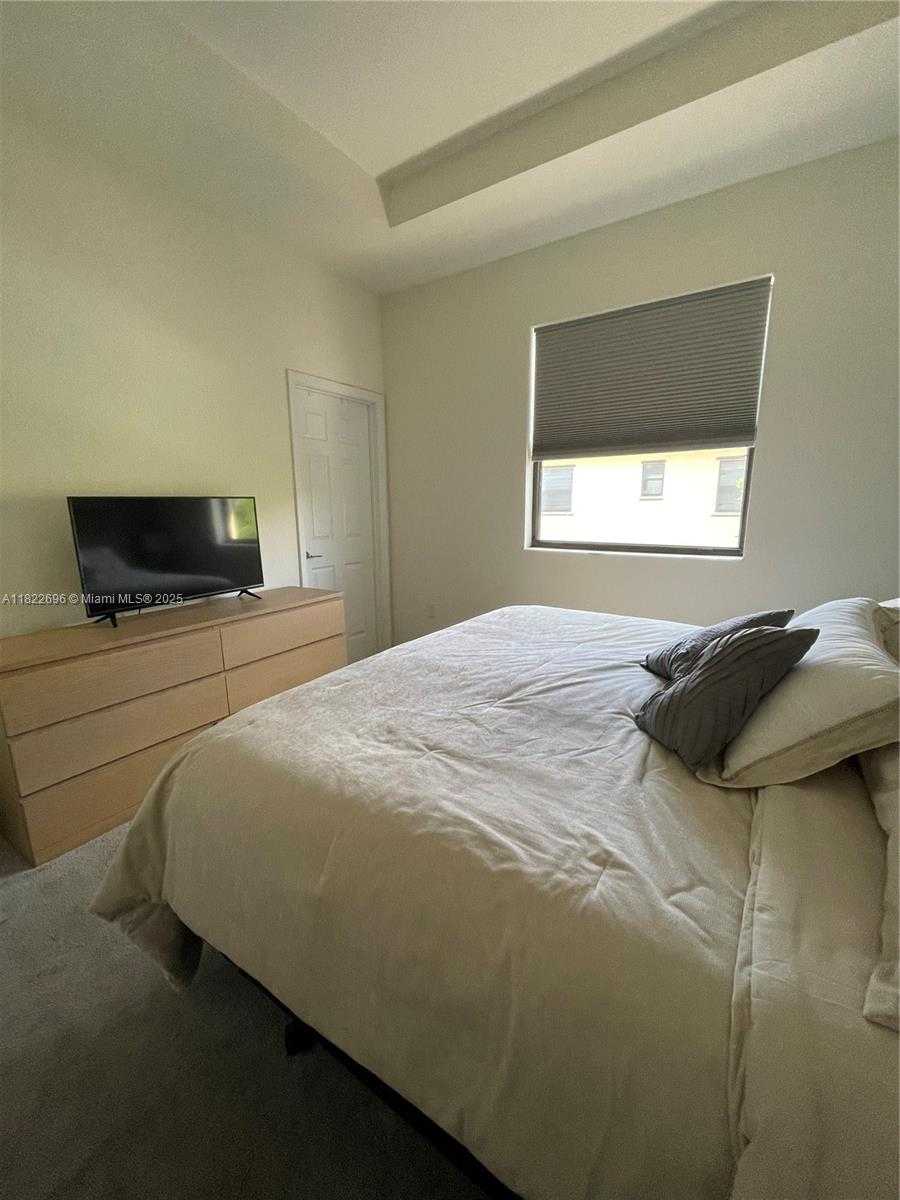 Small Image of 10586 WEST 33RD CT #10586, Hialeah Number 21