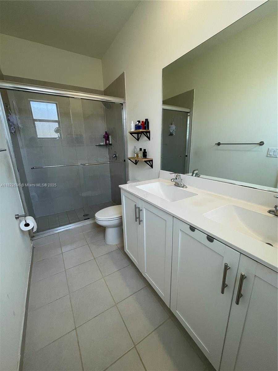 Small Image of 10586 WEST 33RD CT #10586, Hialeah Number 23