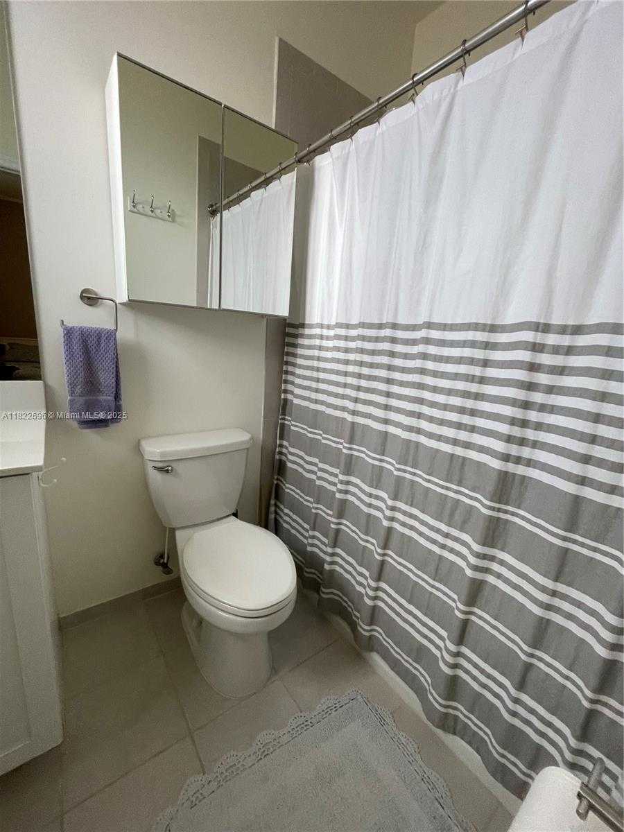Small Image of 10586 WEST 33RD CT #10586, Hialeah Number 27