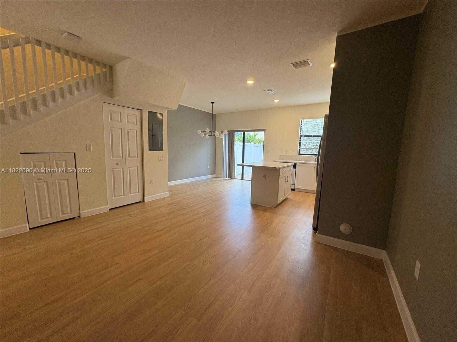 Small Image of 10586 WEST 33RD CT #10586, Hialeah Number 3