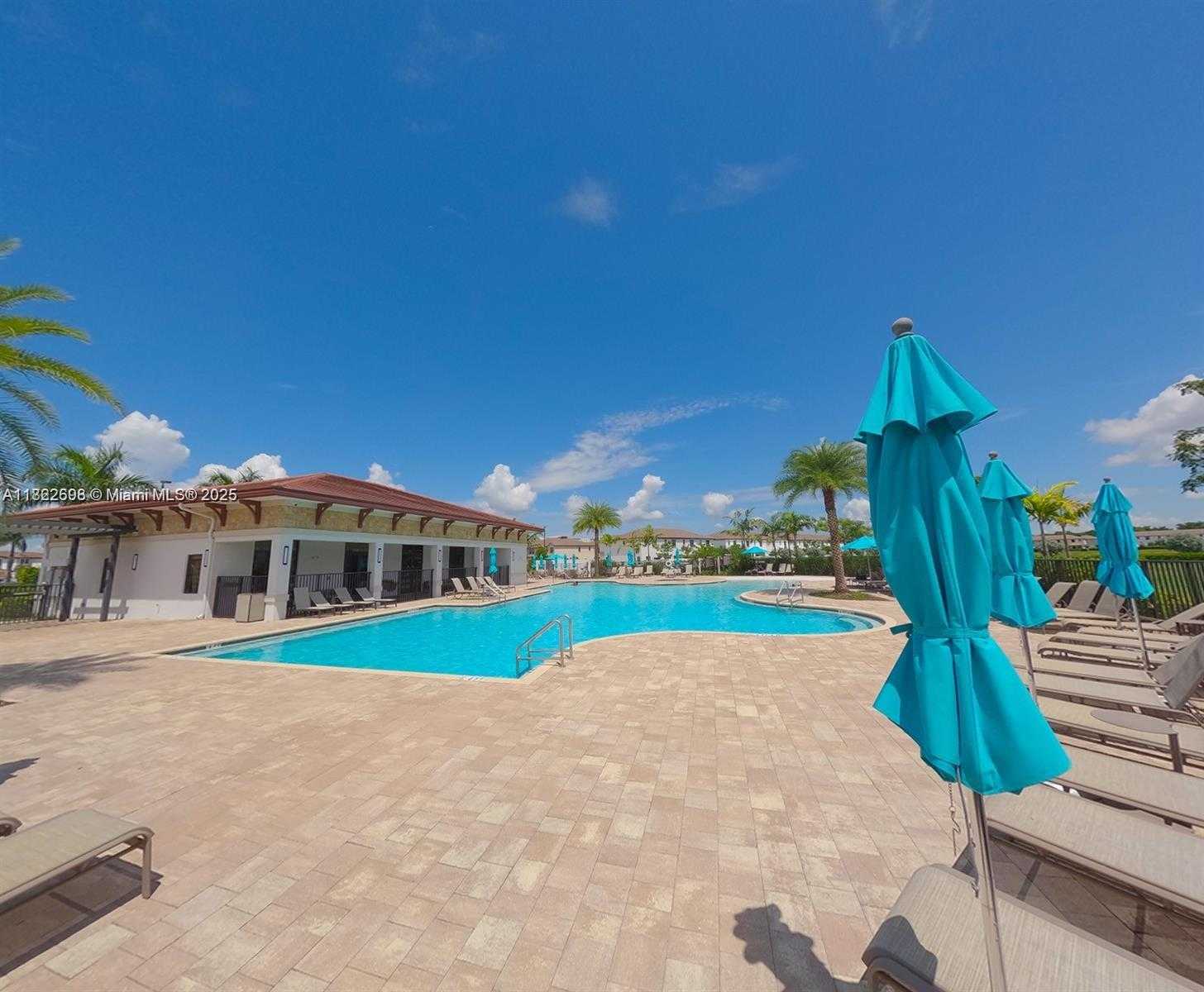 Small Image of 10586 WEST 33RD CT #10586, Hialeah Number 36