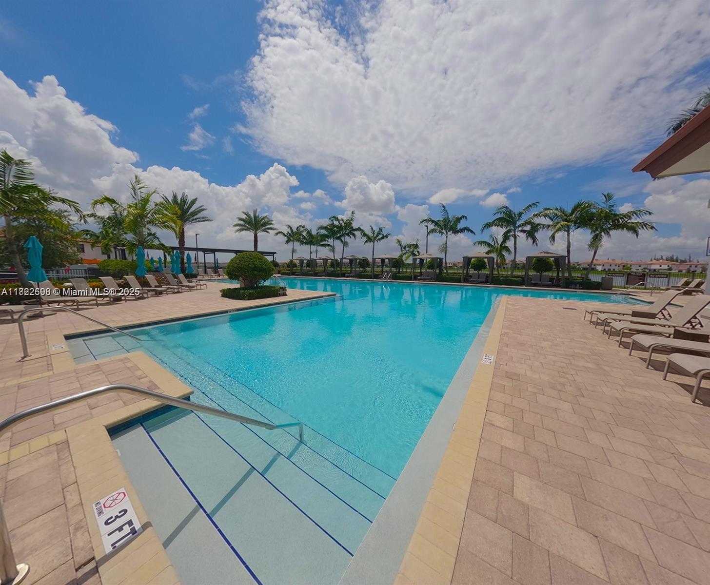 Small Image of 10586 WEST 33RD CT #10586, Hialeah Number 38