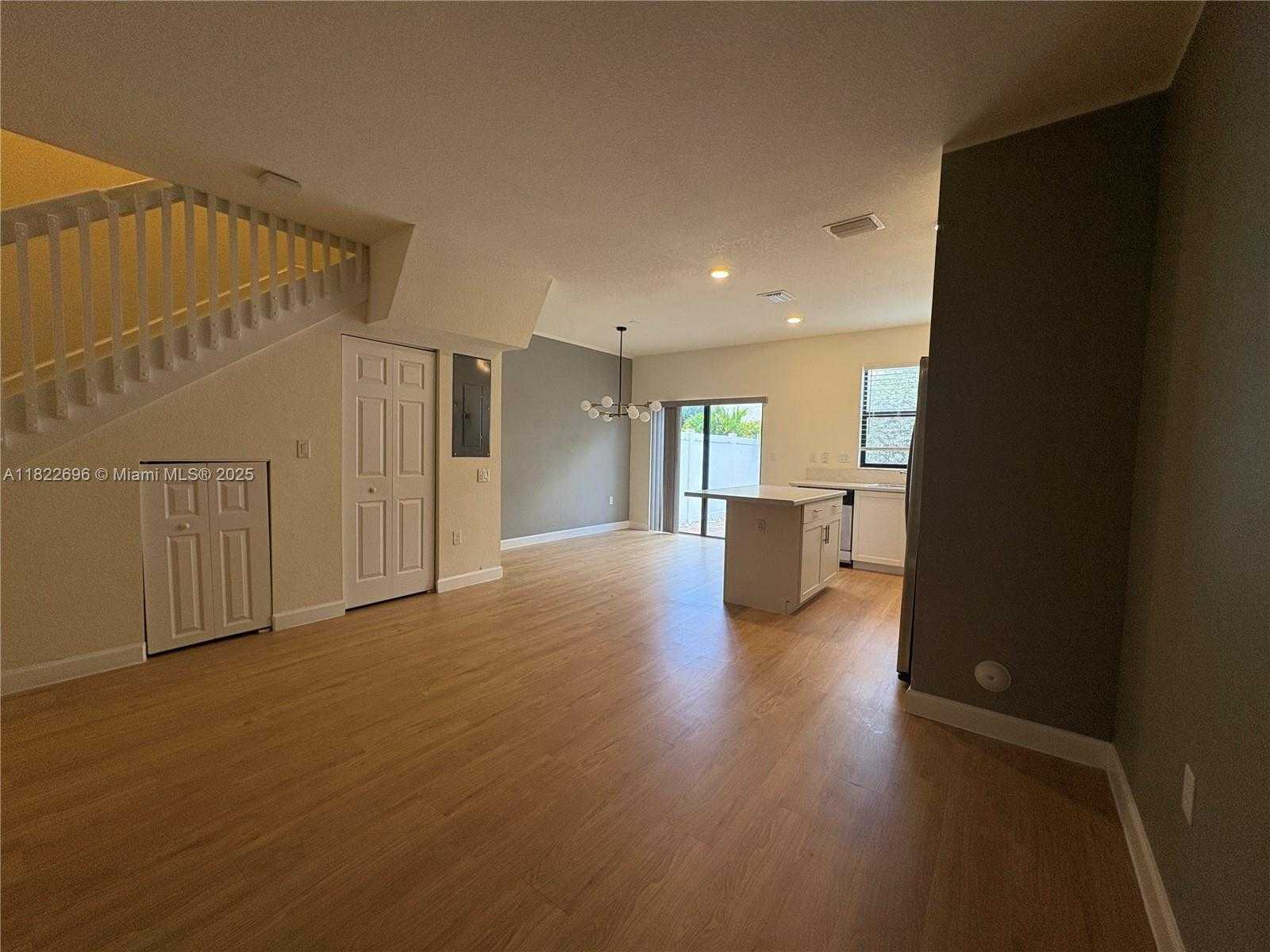 Small Image of 10586 WEST 33RD CT #10586, Hialeah Number 5