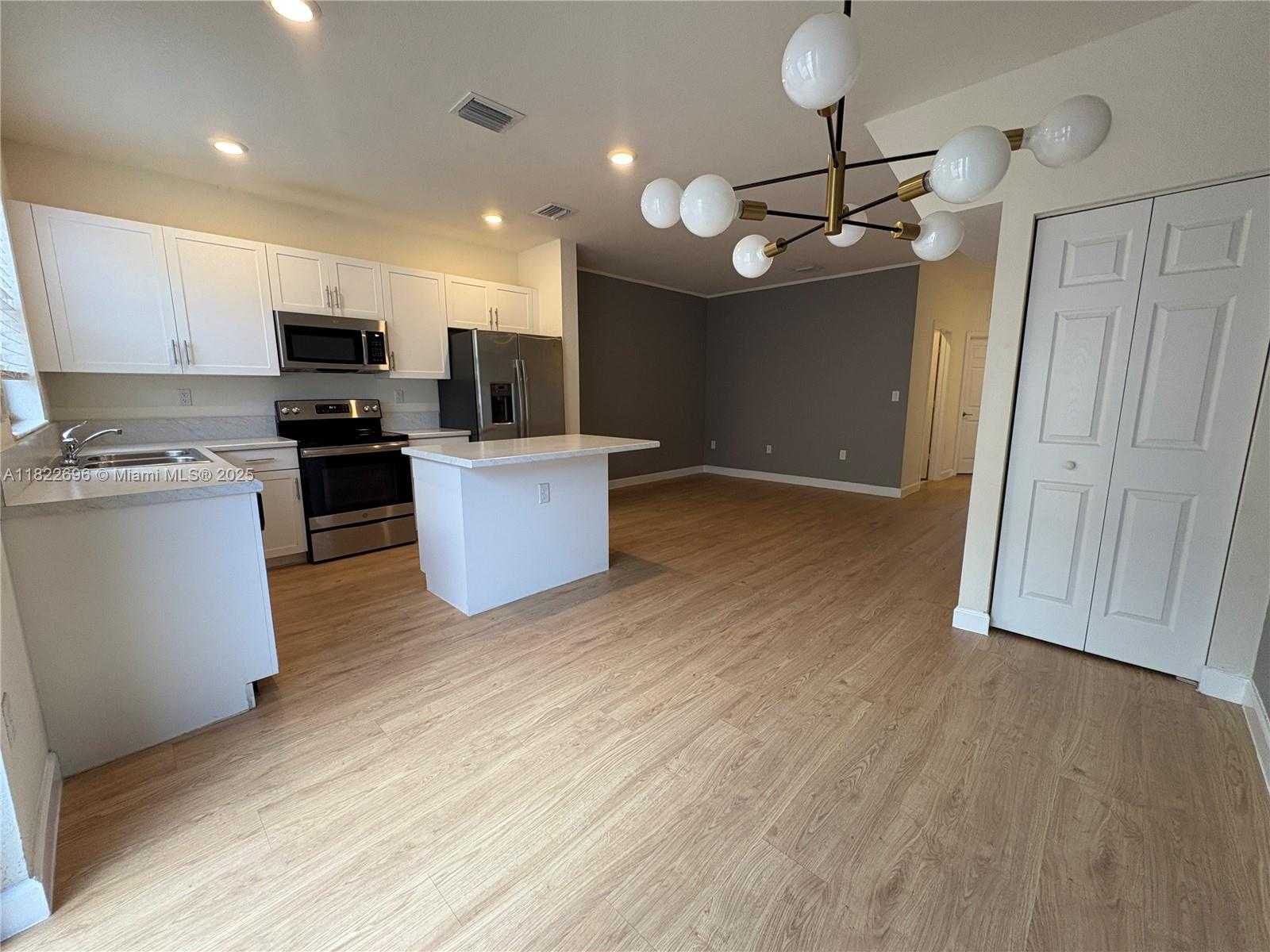 Small Image of 10586 WEST 33RD CT #10586, Hialeah Number 8