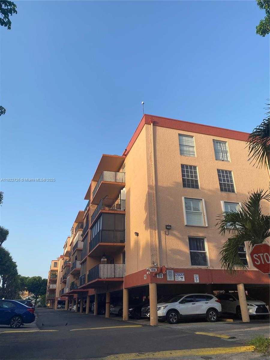 Small Image of Hialeah Number 18