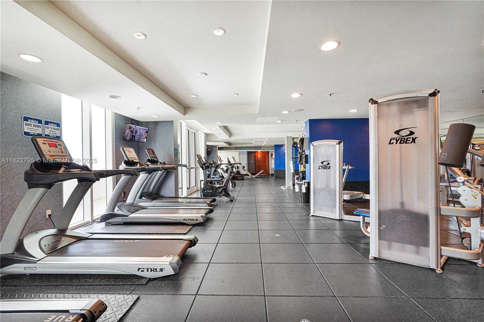 Small Image of 7900 HARBOR ISLAND DR #PH1, North Bay Village Number 57