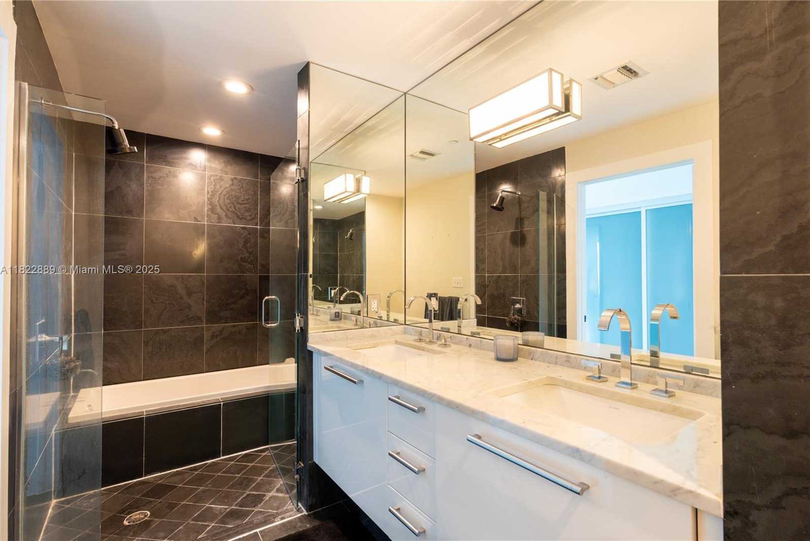 Small Image of 900 BISCAYNE BLVD #2210, Miami Number 24