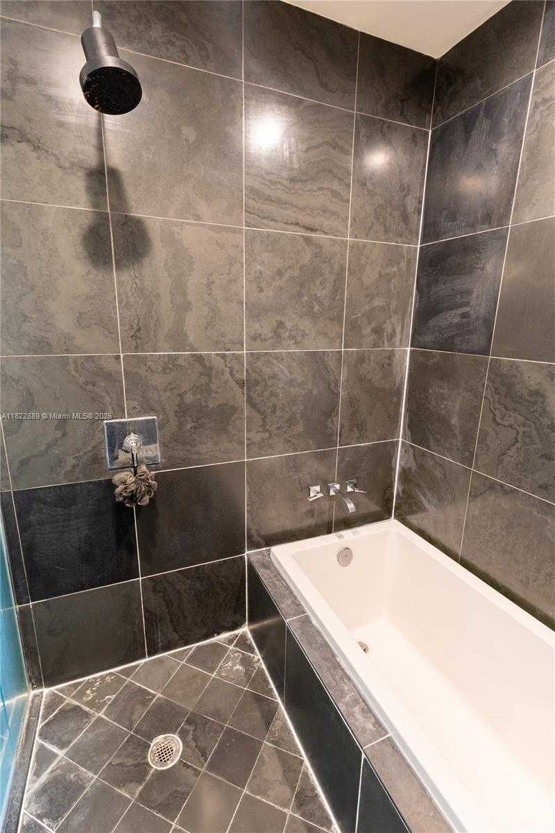 Small Image of 900 BISCAYNE BLVD #2210, Miami Number 25