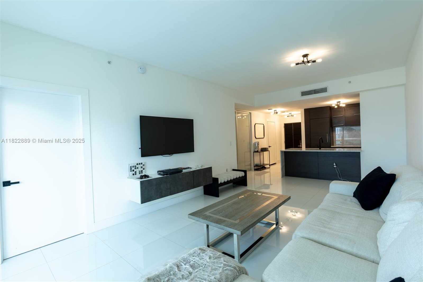 Small Image of 900 BISCAYNE BLVD #2210, Miami Number 5