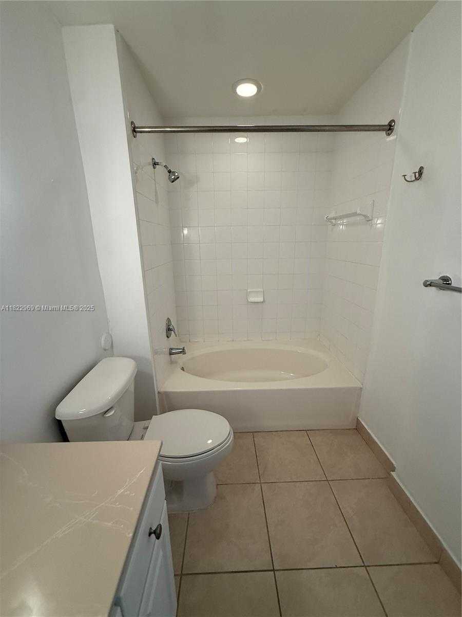 Small Image of 2001 BISCAYNE BLVD #2402, Miami Number 19