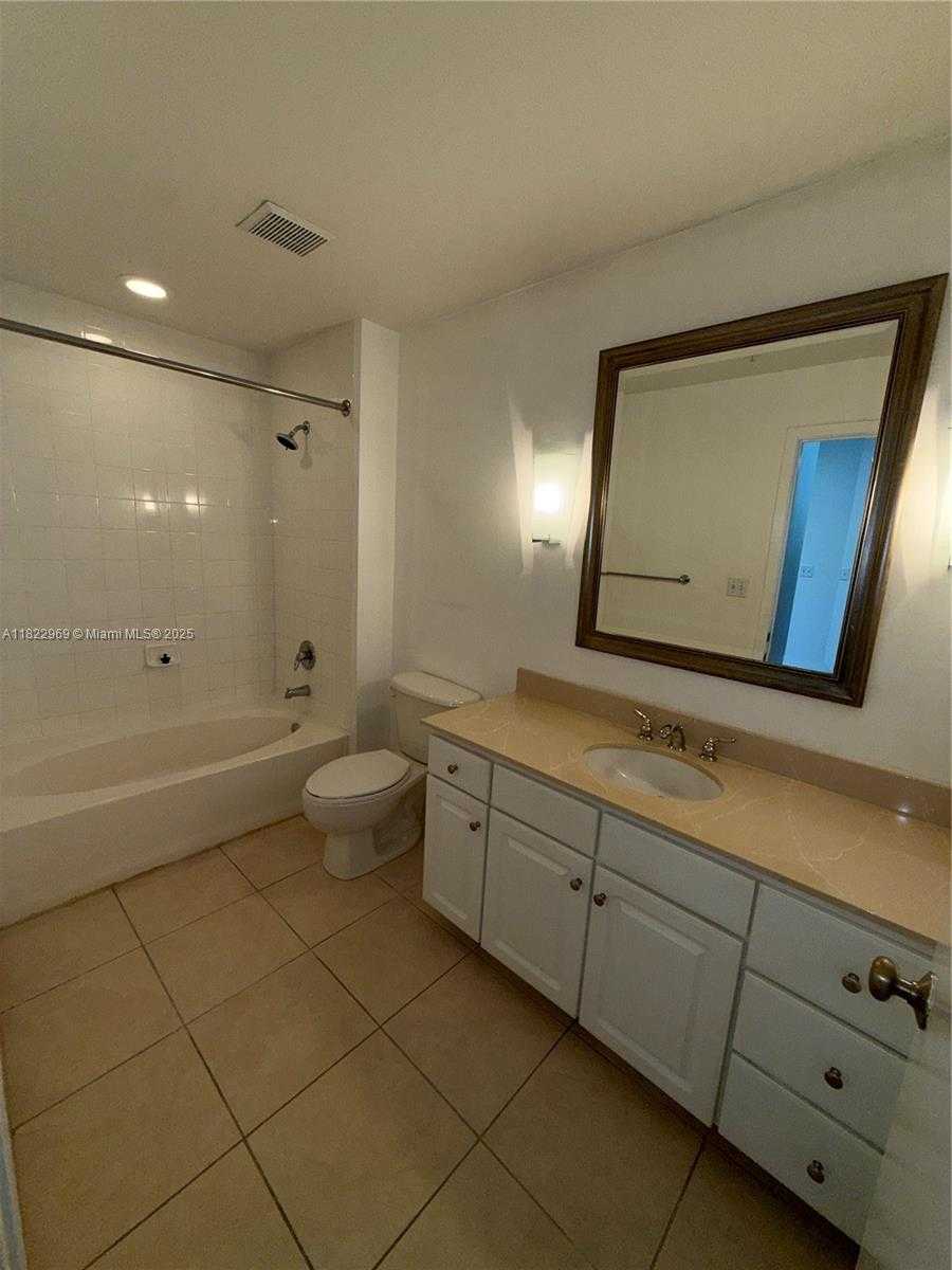 Small Image of 2001 BISCAYNE BLVD #2402, Miami Number 20