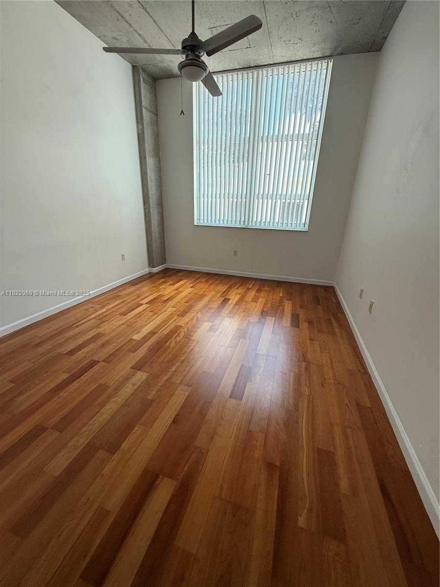 Small Image of 2001 BISCAYNE BLVD #2402, Miami Number 21