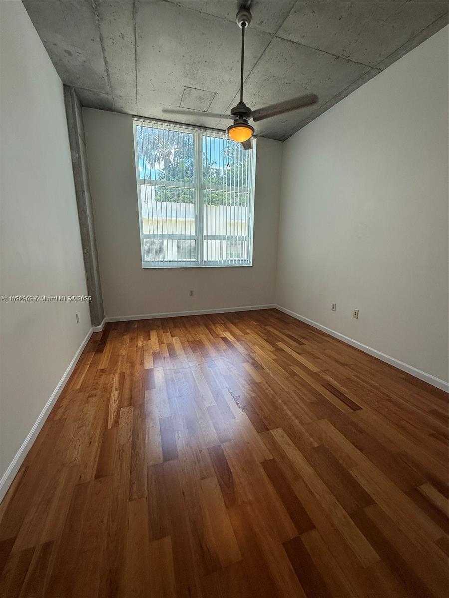 Small Image of 2001 BISCAYNE BLVD #2402, Miami Number 23
