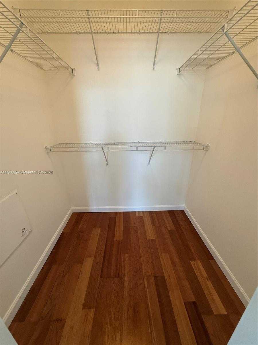 Small Image of 2001 BISCAYNE BLVD #2402, Miami Number 27