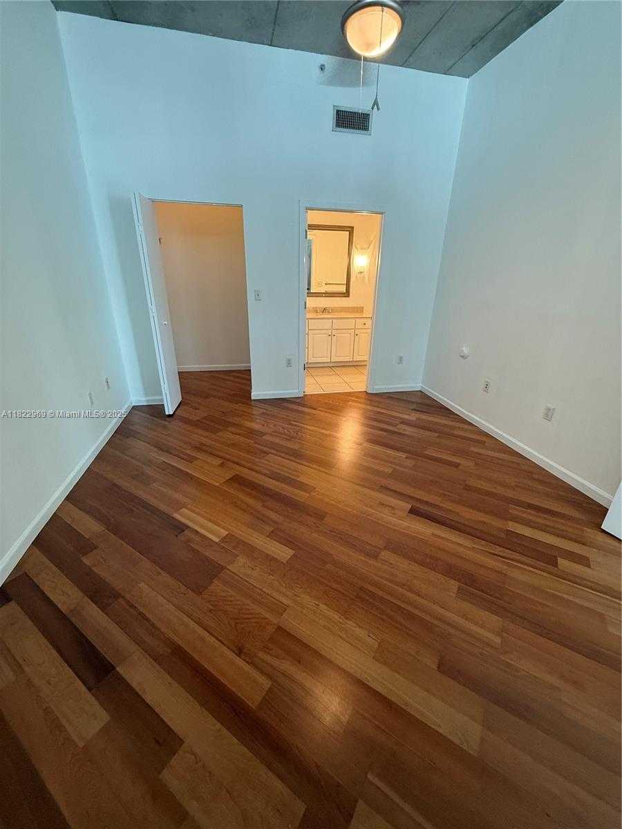Small Image of 2001 BISCAYNE BLVD #2402, Miami Number 28