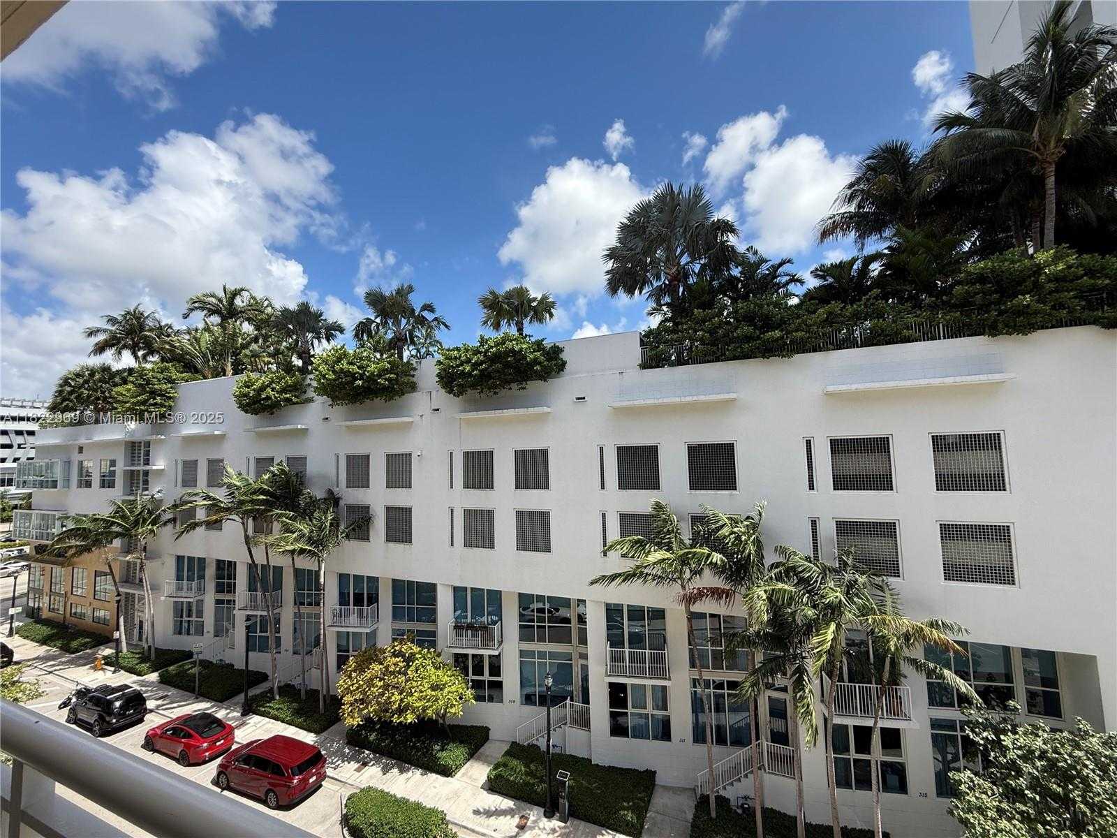 Small Image of 2001 BISCAYNE BLVD #2402, Miami Number 32